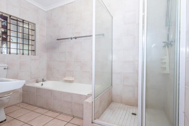 To Let 4 Bedroom Property for Rent in Bergvliet Western Cape